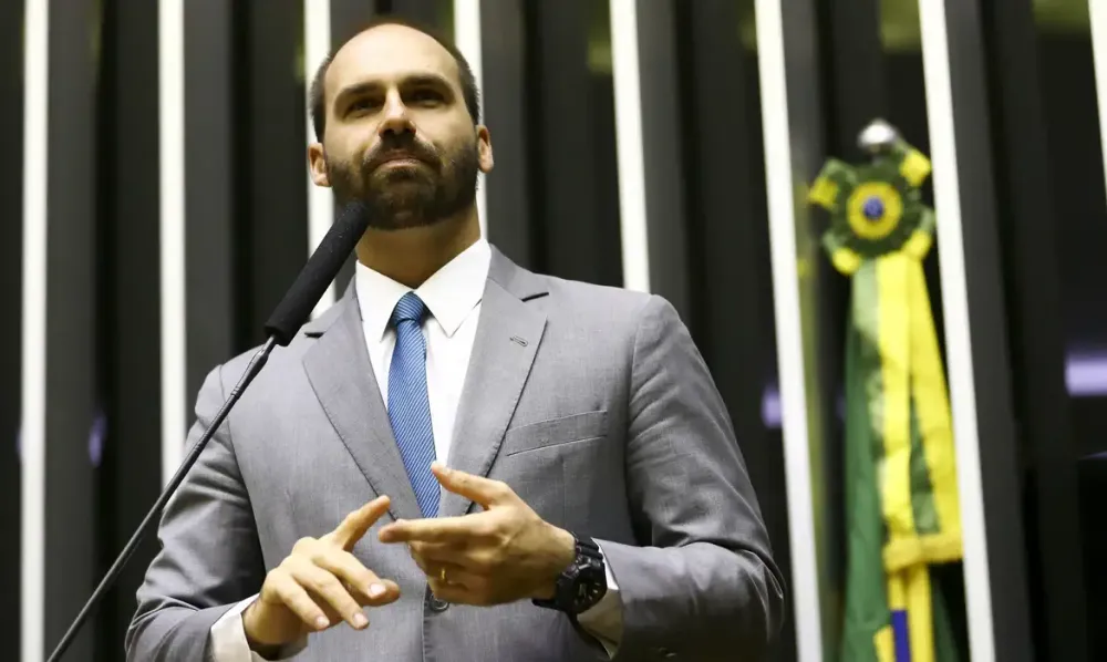 Conselho de Ética abre processo contra Eduardo Bolsonaro