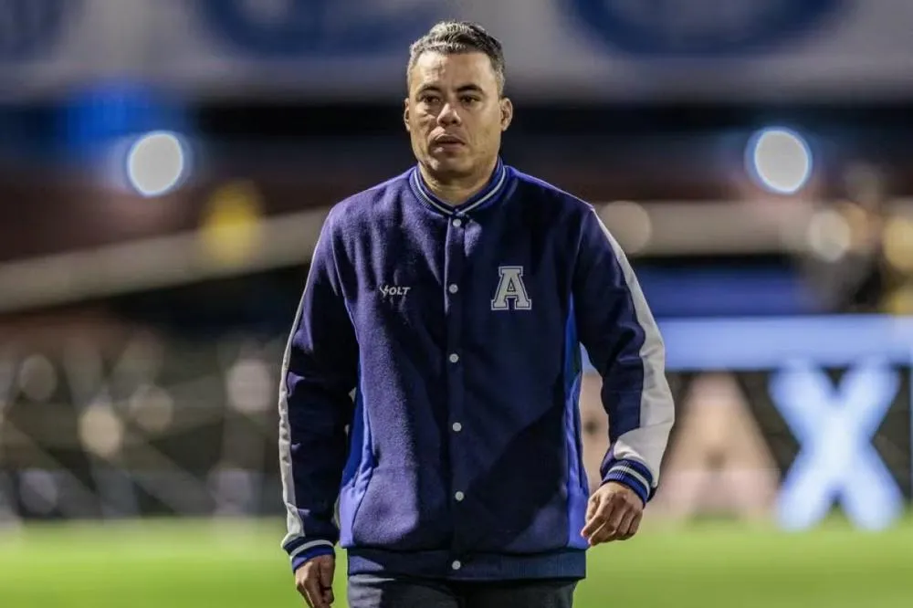 Vitória contrata Jair Ventura com missão de evitar rebaixamento