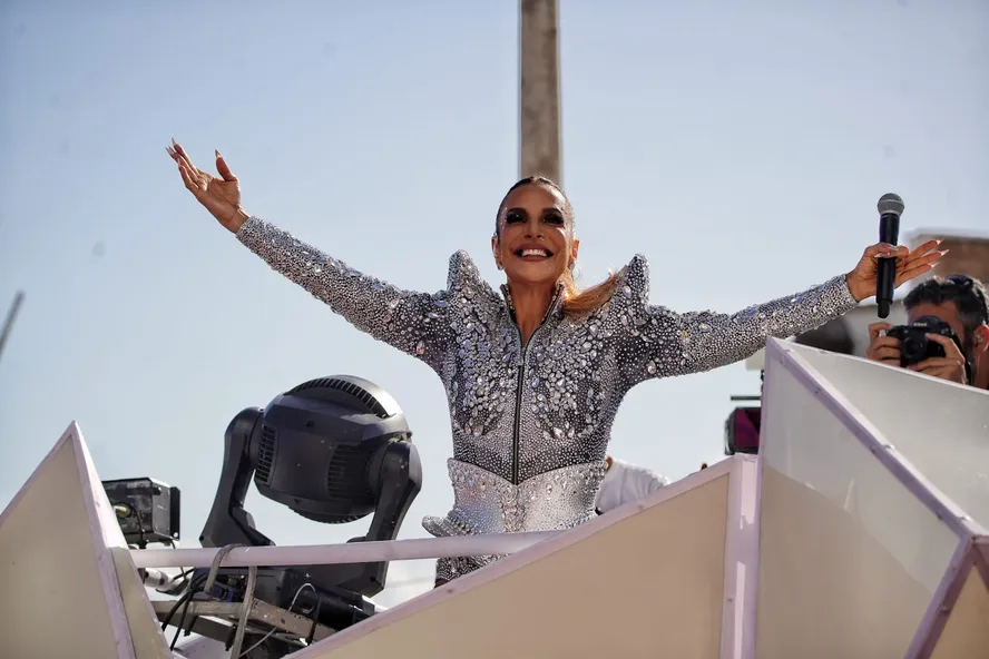 Ivete Sangalo retorna à contagem regressiva no Festival da Virada Salvador