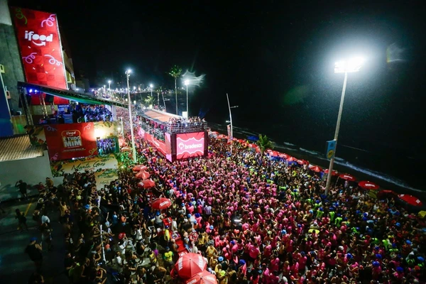 Câmara aprova lei que multa pessoas fantasiadas de Jesus ou freiras no Carnaval