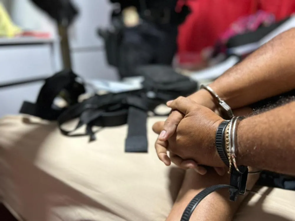 Polícia alcança dupla responsável por compra de munições e manutenção de armas para facção