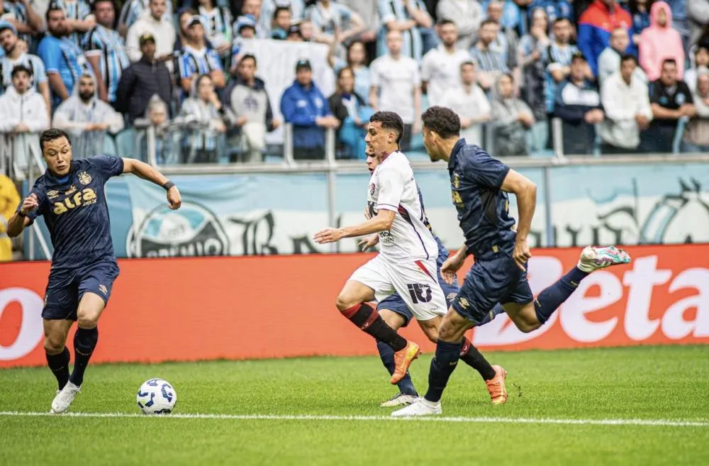 Vitória perde para o Grêmio e se afunda no Z-4
