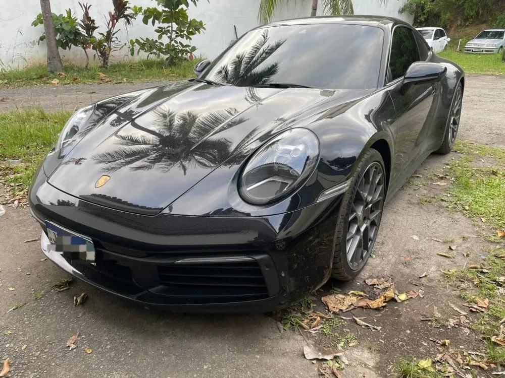 Homem é preso em Lauro de Freitas dirigindo Porsche com documentos falsos