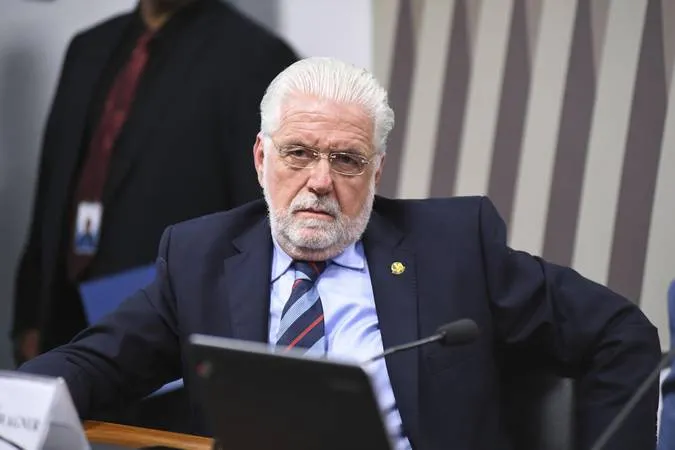  ‘Eu não vou abrir mão da minha candidatura’, diz Wagner durante entrevista