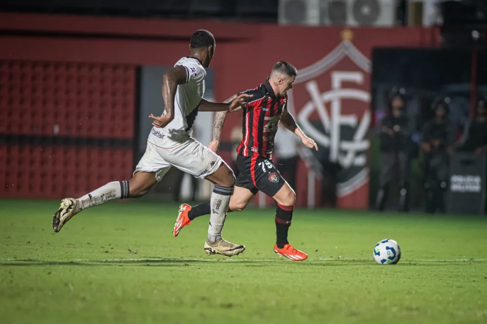 Vitória tenta repetir feito contra o Vasco e busca primeira vitória fora de casa no campeonato