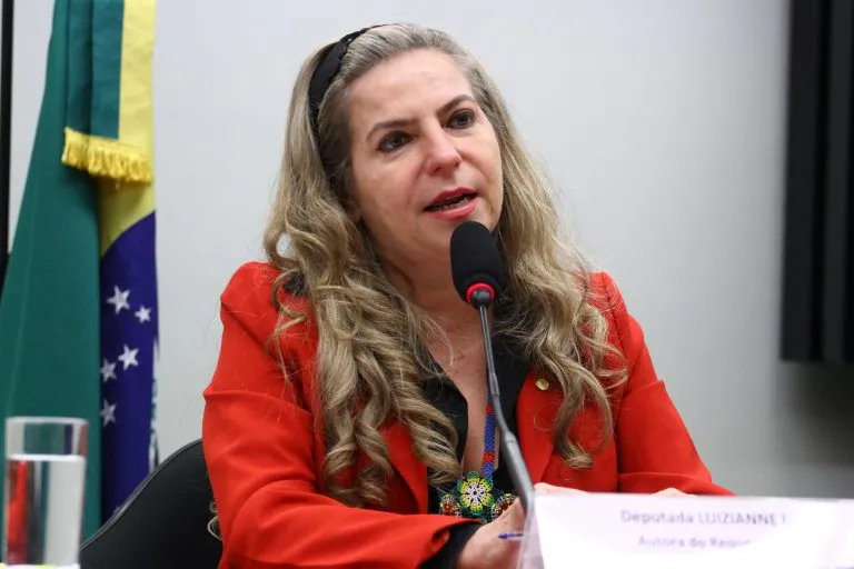 Deputada do PT segue detida em Israel; assessoria quer liberação “imediata”