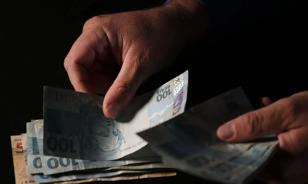 Dívida pública da União chega a R$ 8,1 trilhões em 2025 e amplia risco de recessão 