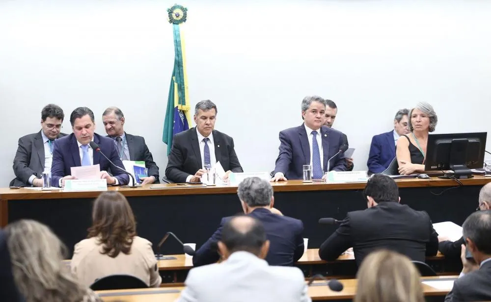 Congresso eleva Fundo Eleitoral para quase R$ 5 bilhões nas eleições de 2026