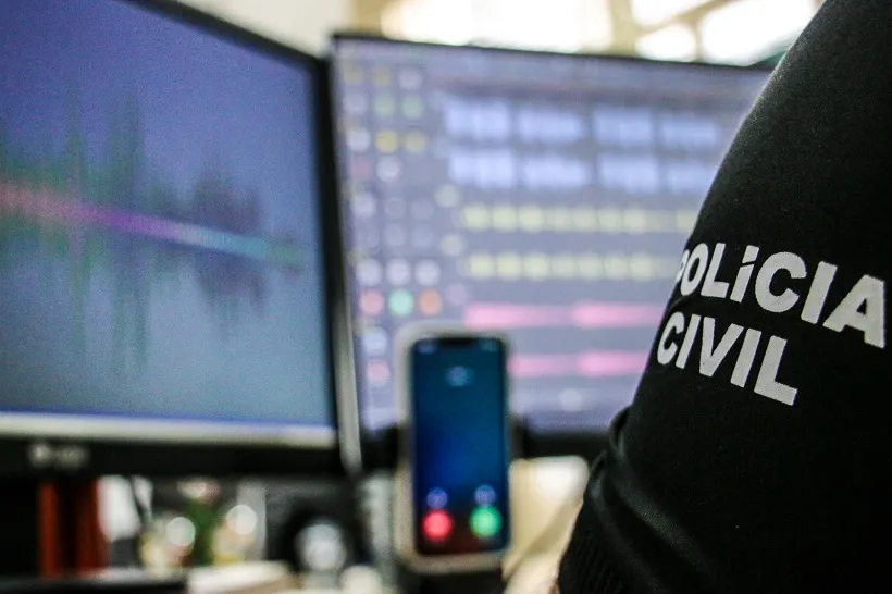 Homem é preso em operação que apura divulgação de vídeos íntimos de mulheres em site pornográfico
