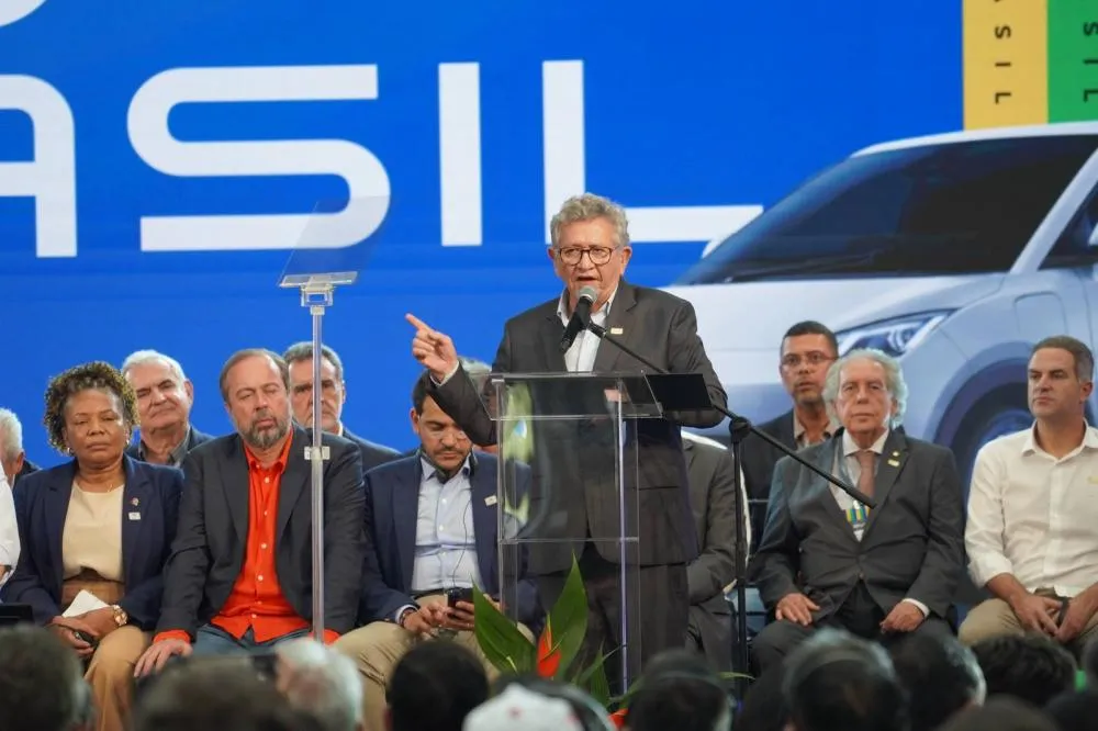 Caetano provoca e diz que “sem Lula o Polo de Camaçari teria acabado”, durante inauguração da BYD