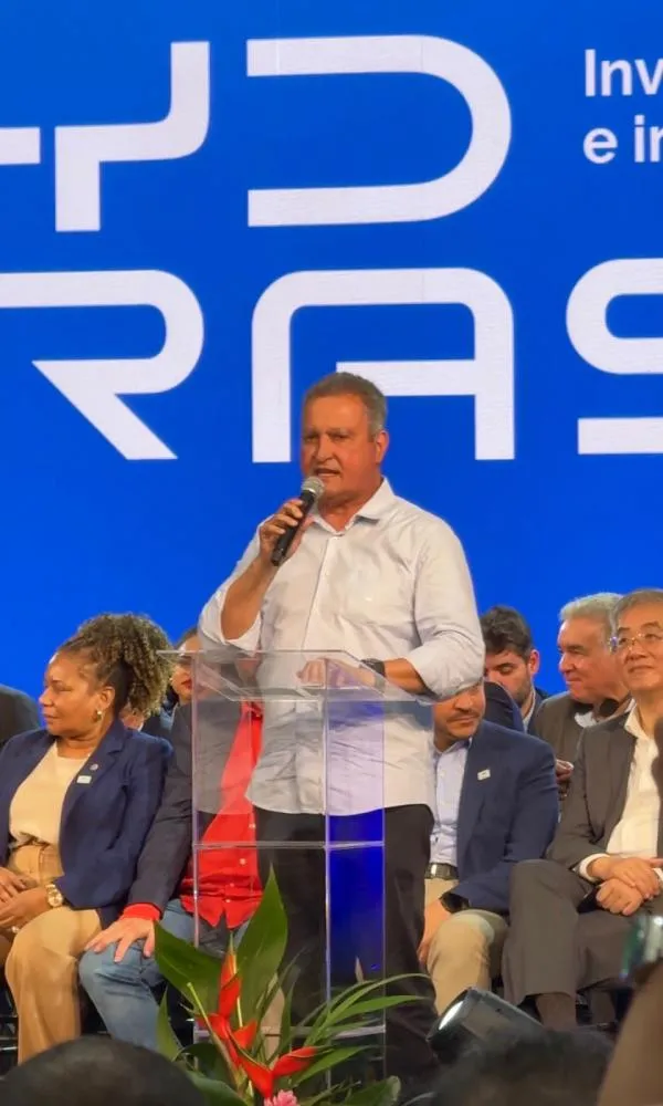 Aliados históricos do PT ficam de fora dos holofotes durante inauguração da BYD 