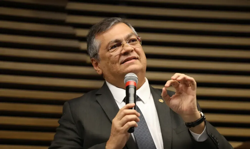Flávio Dino autoriza silêncio e blinda presidente de sindicato ligado a irmão de Lula