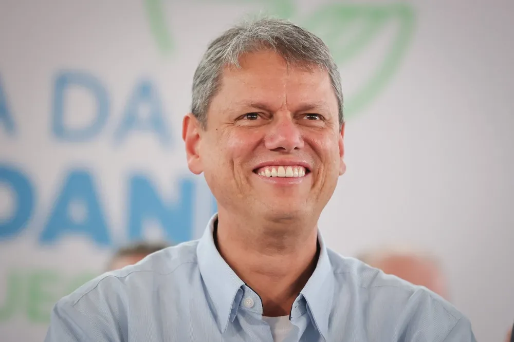Tarcísio aparece como principal adversário de Lula na Bahia, diz pesquisa