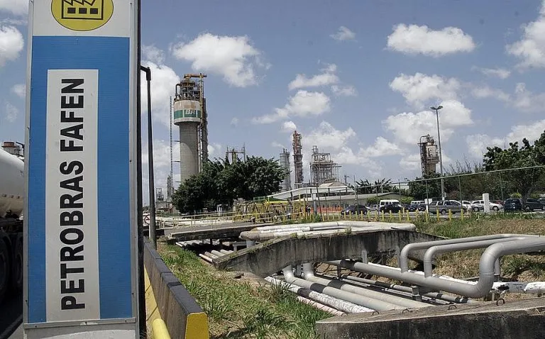 Petrobras anuncia reativação da Fafen na Bahia e R$ 2,6 bilhões em investimentos no setor naval