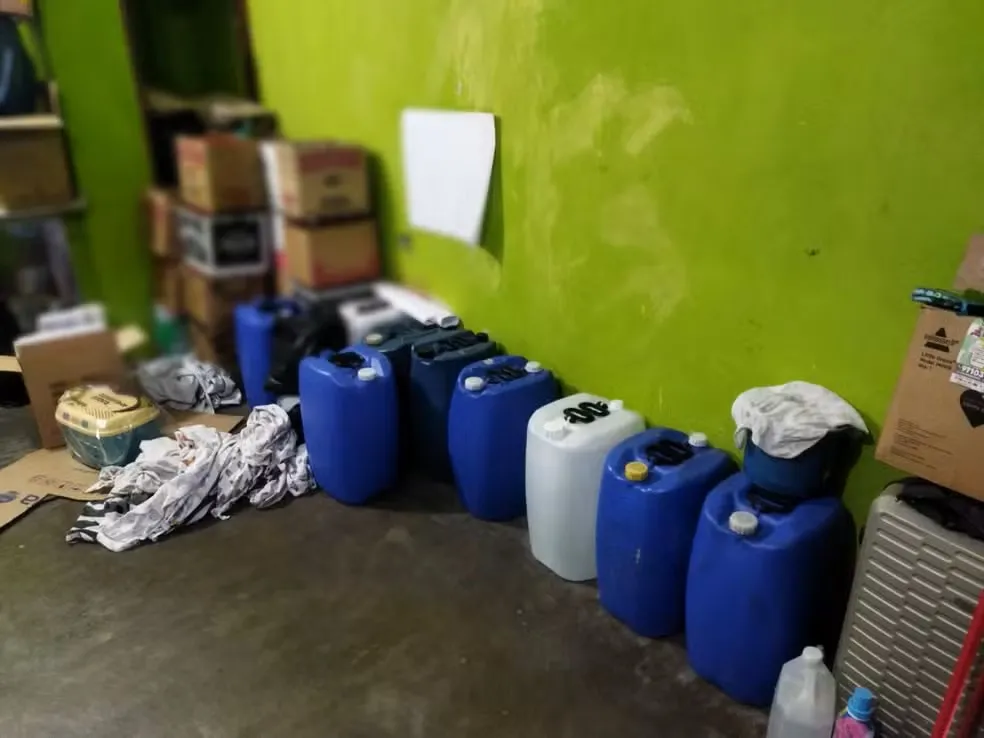Polícia localiza fábrica clandestina de bebidas ligadas à morte de 2 pessoas por intoxicação com metanol em SP