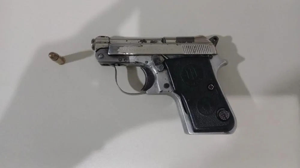 PM apreende arma de fogo durante festa tipo paredão