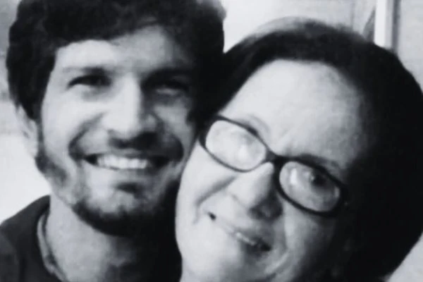 Morre mãe do cantor Saulo Fernandes, Estela, aos 77 anos