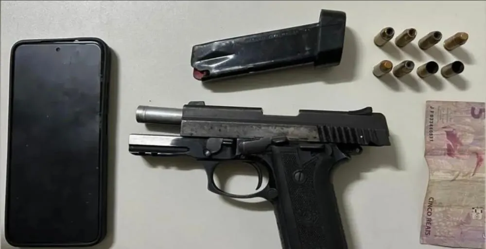 Policiais militares apreendem arma de fogo e munições em Dias d'Ávila