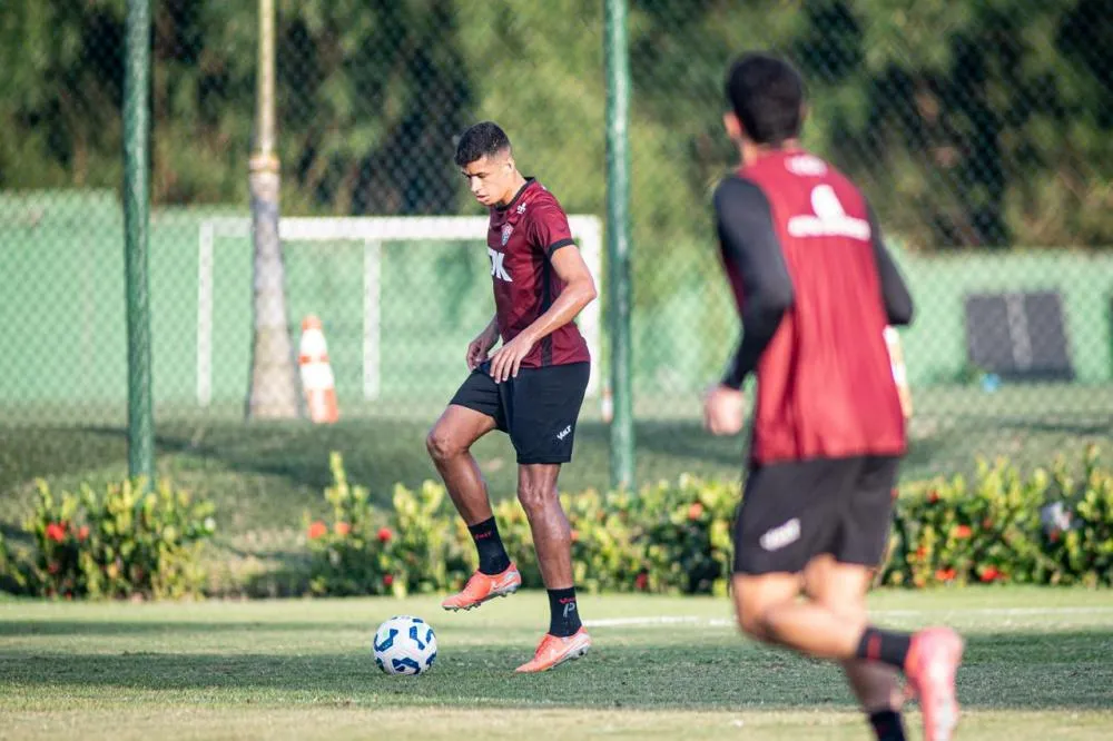 Rubro-negro finaliza nesta quarta a preparação para o clássico com presença da torcida 