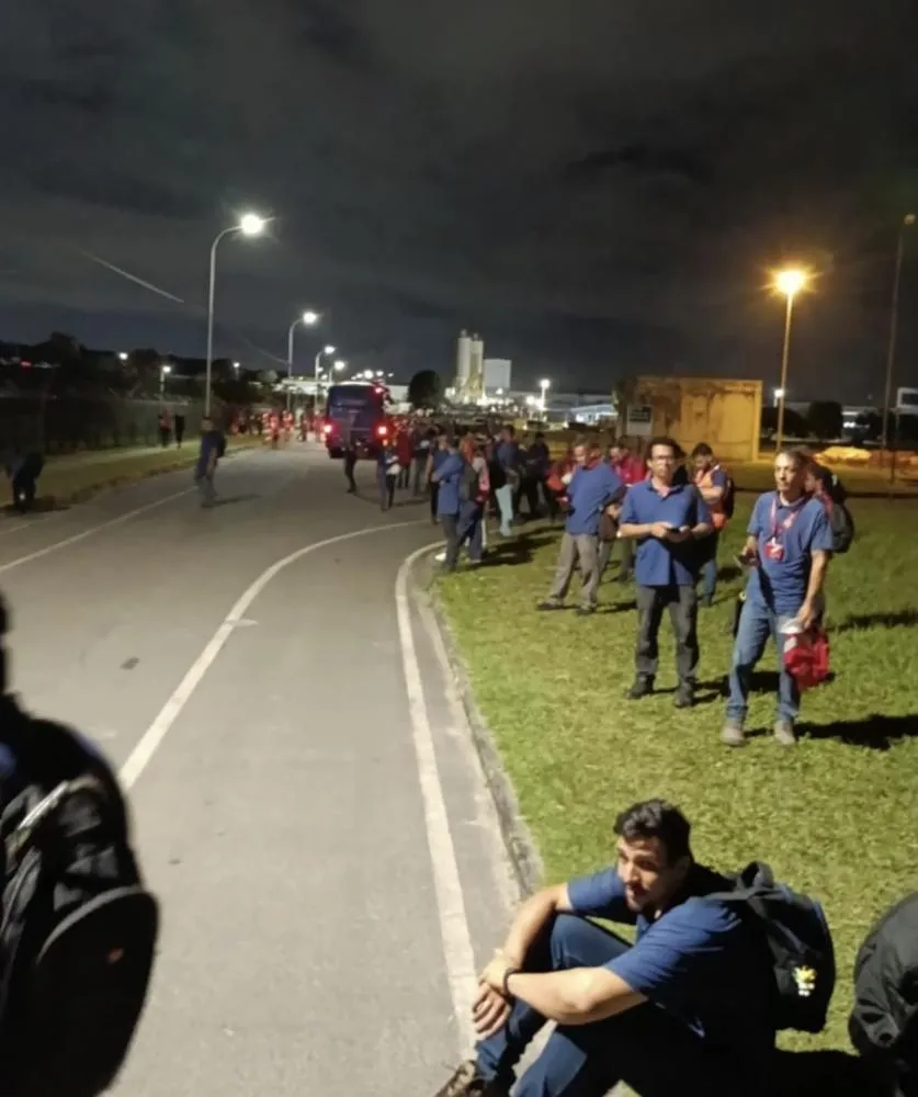 Metalúrgicos de Camaçari acusam BYD de manter funcionários na fábrica após o horário de saída