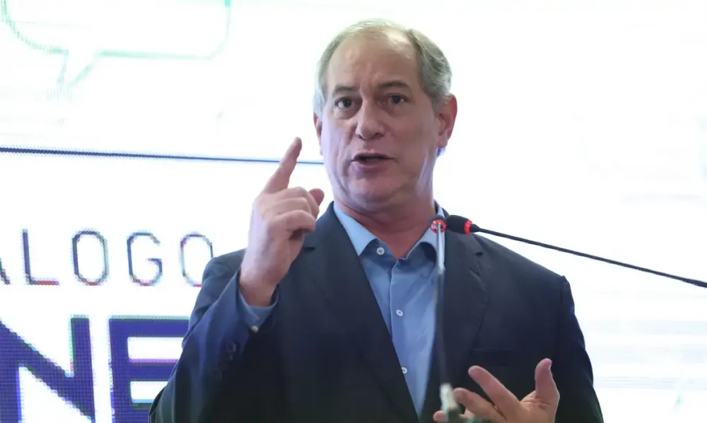 Ciro Gomes deixa o PDT e se aproxima de partidos do Centrão