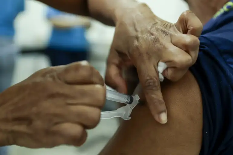 Dia D de multivacinação é realizado neste sábado em todo o país