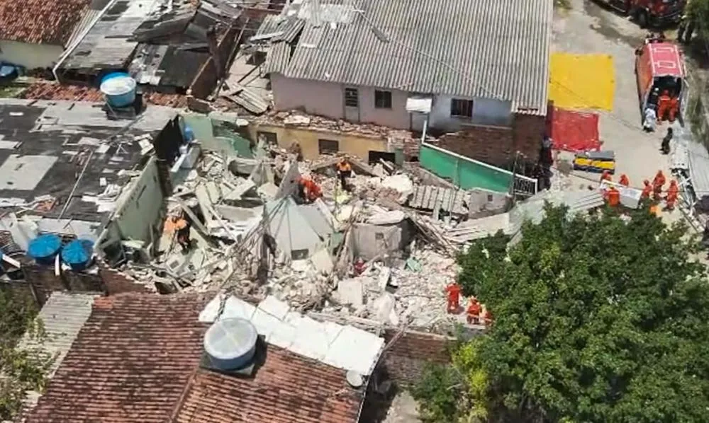  Desabamento em Olinda deixa dois mortos e feridos 