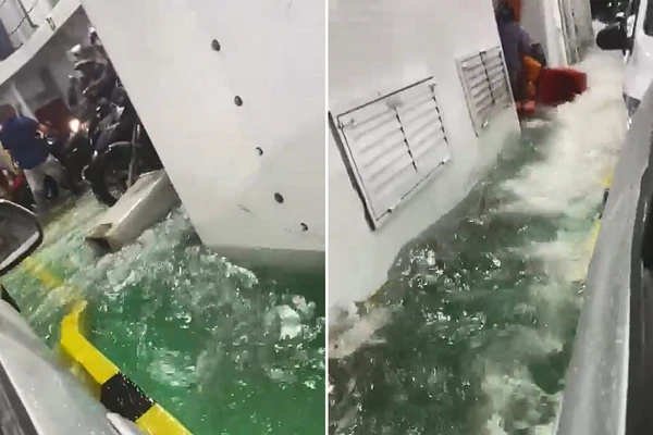 Água do mar invade ferry-boat, quase arrasta motos e assusta passageiros