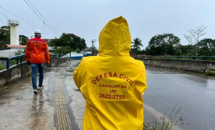Sem ocorrências graves, Defesa Civil segue em alerta para as chuvas em Camaçari