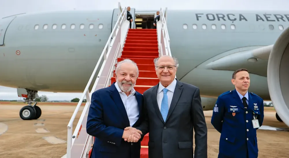 Lula deixa Brasil sem anunciar novo ministro do STF