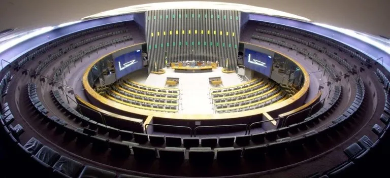 Projeto propõe câmeras corporais no lugar de tornozeleiras para monitorar condenados