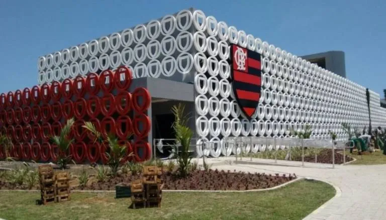 Justiça absolve sete acusados de envolvimento no incêndio no Ninho do Urubu