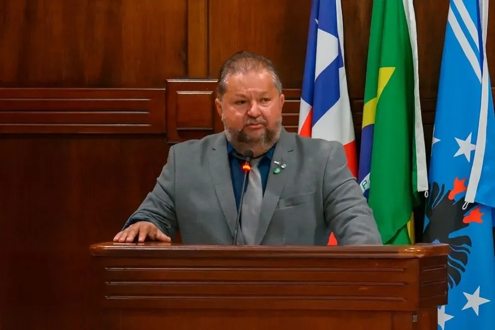 Presidente da Câmara de Dias d’Ávila é proibido de se aproximar da irmã por decisão judicial