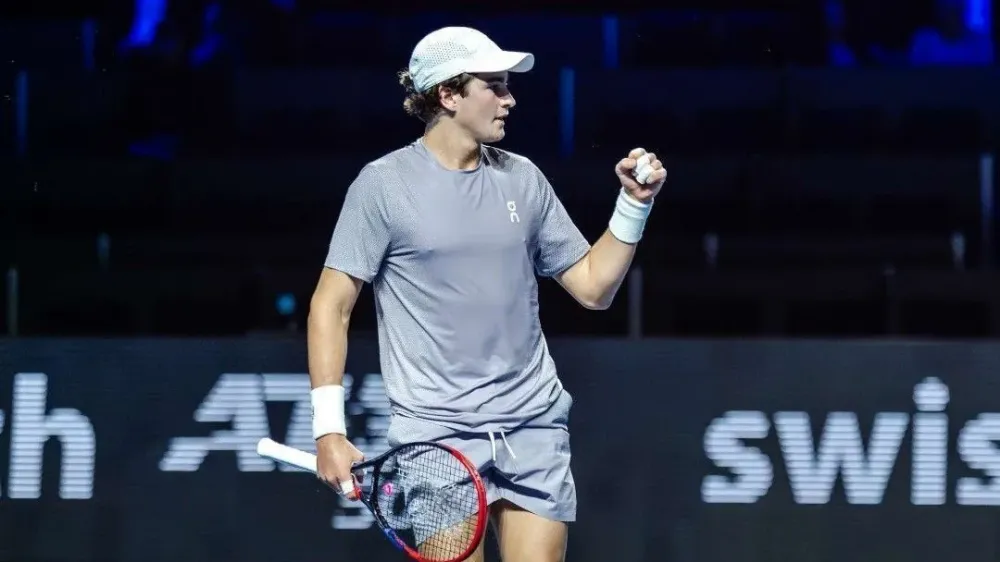 João Fonseca é campeão do ATP 500 da Basileia e conquista maior título de um brasileiro desde Guga