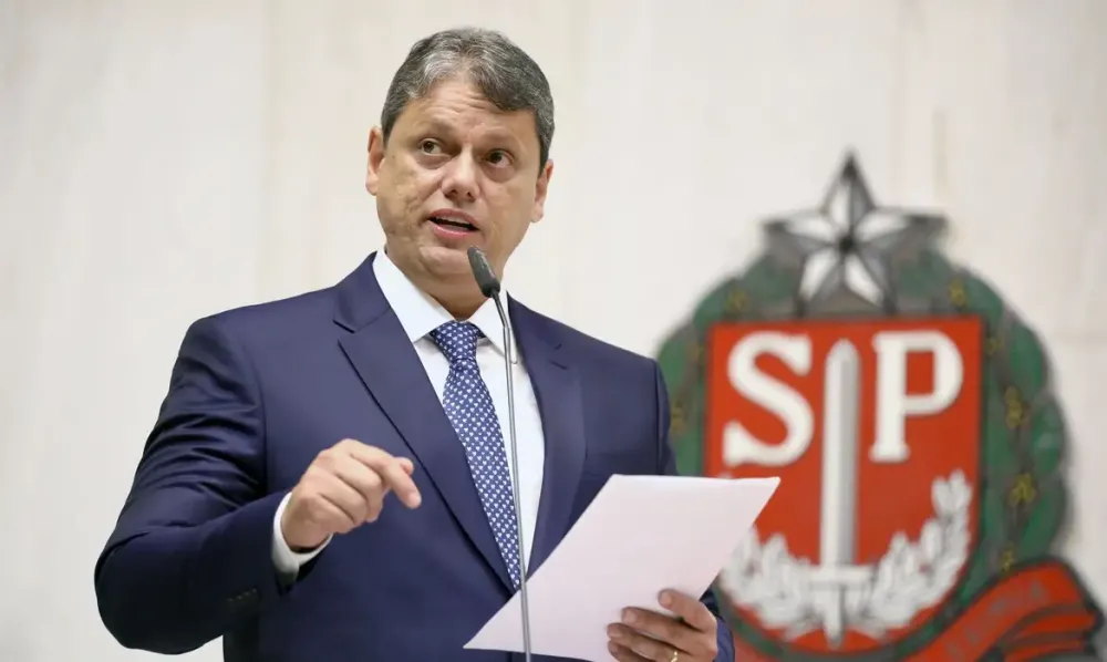 Tarcísio avisa Centrão que só decidirá sobre candidatura em fevereiro