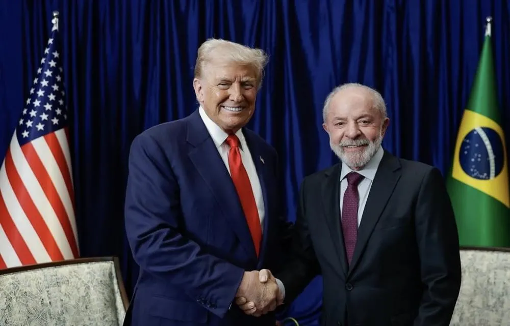 Trump parabeniza Lula e diz que negociações com Brasil prosseguem