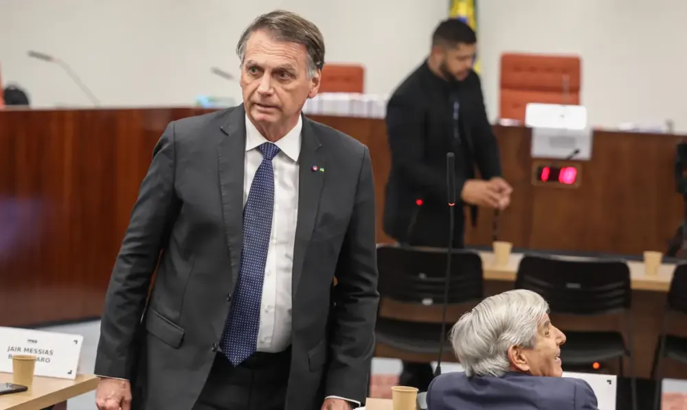 Defesa de Bolsonaro entra com recurso no STF