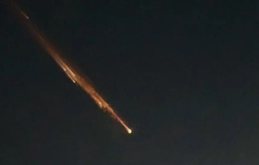 Lixo espacial causa rastro luminoso no céu da Bahia, Goiás e Minas Gerais
