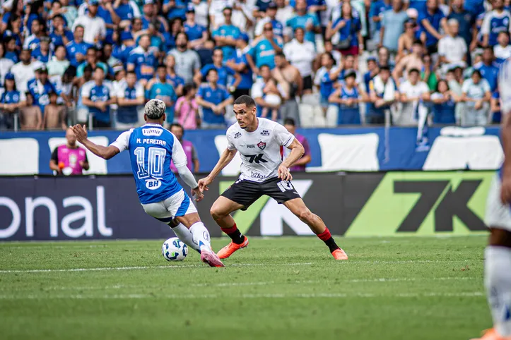 Vitória perde para o Cruzeiro e desperdiça chance de deixar zona