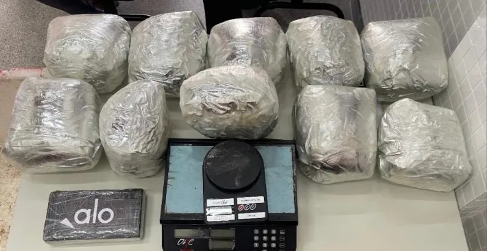 Mais de 10kg de drogas são apreendidos no bairro Pitanguinha Velha