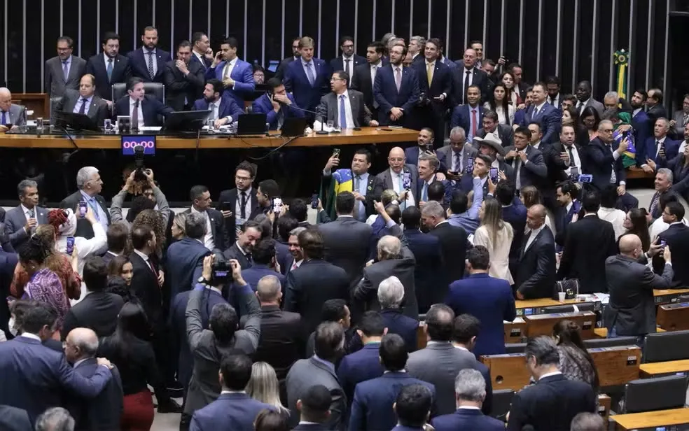 Câmara aprova aumento gradual de licença paternidade, que chegará a 20 dias em três anos