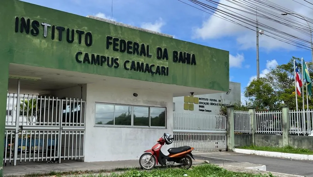 Homens são flagrados furtando fios de cobre em campus do IFBA