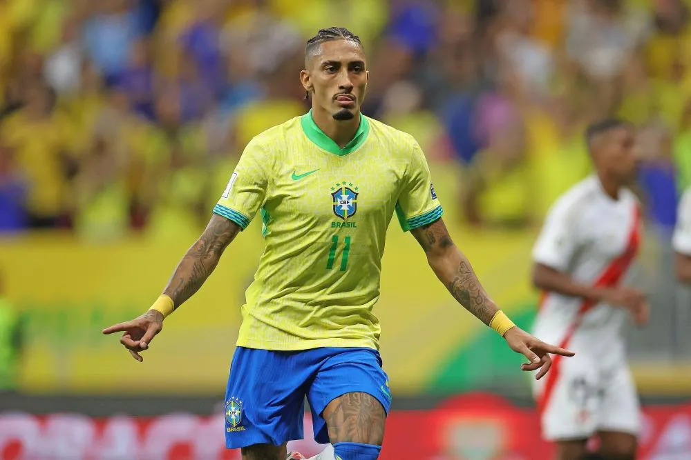 Brasileiro Raphinha é finalista do prêmio de melhor do mundo da Fifa