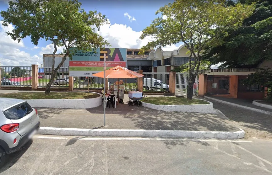 Pais denunciam falta de água, banheiros interditados e salas sem ventilação no Colégio Estadual