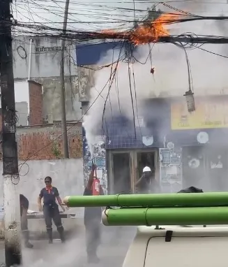 Fiação pega fogo no Centro de Dias d’Ávila e deixa comércio sem energia