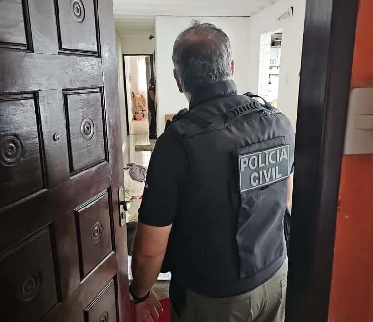 Mulher é presa por estelionato contra idosos em Simões Filho