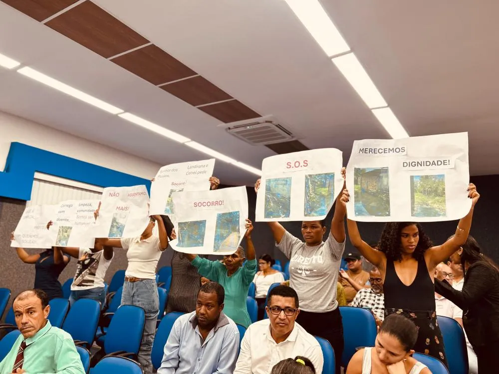 Moradores do Senhor dos Passos protestam na Câmara Municipal de Camaçari 
