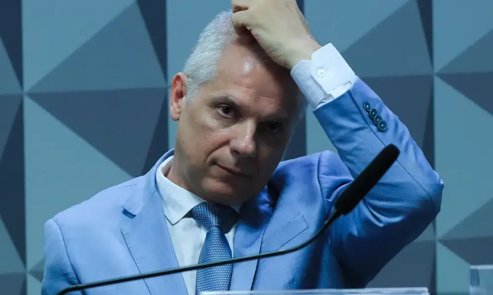 Ex-presidente do INSS no governo Lula é preso em operação da PF
