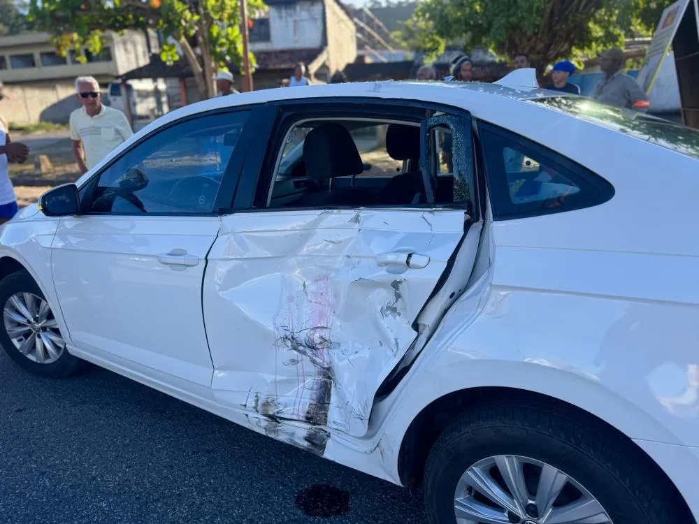 Motociclista fica ferido após colisão com carro na BA-093, em Mata de São João
