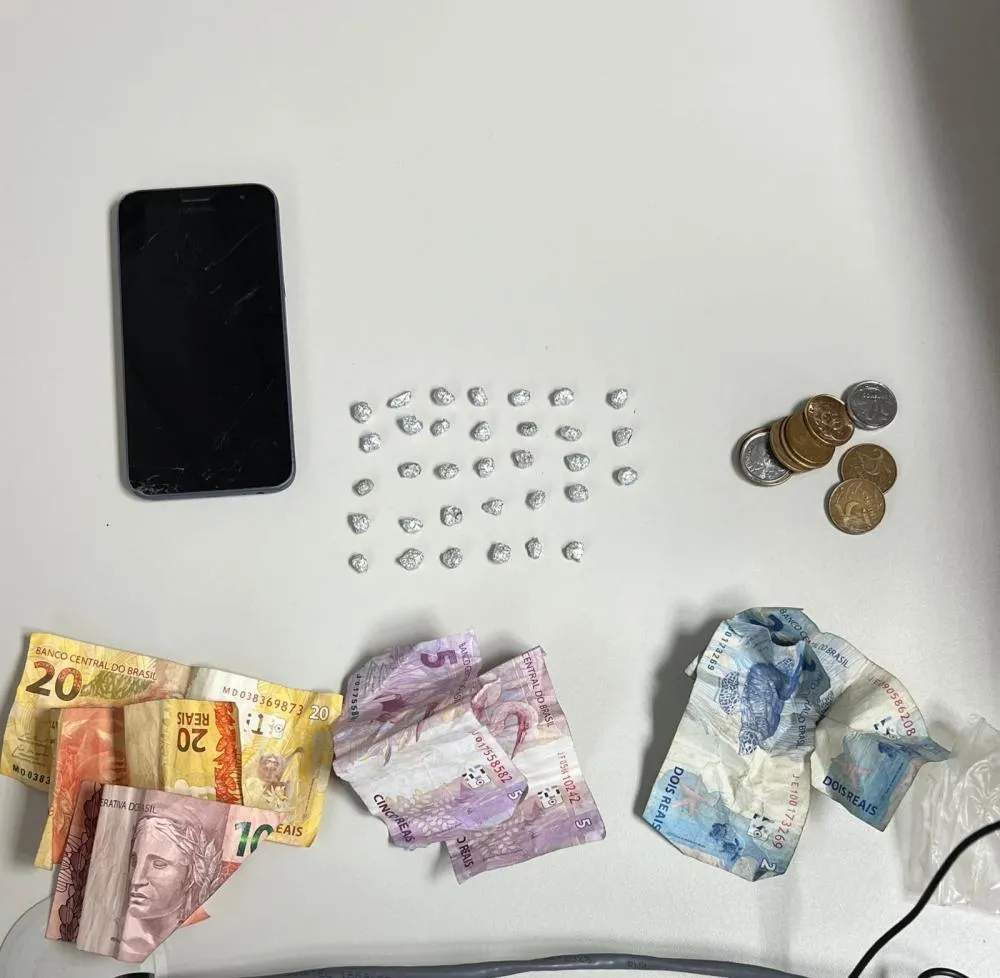 Suspeito de tráfico é preso com 33 pedras de crack em Camaçari